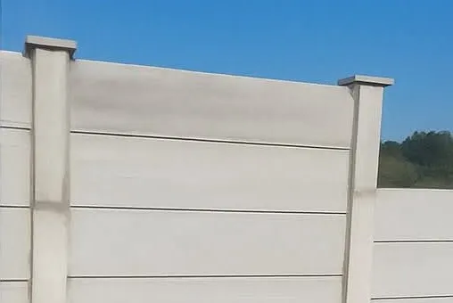 A precast wall raised with an extension